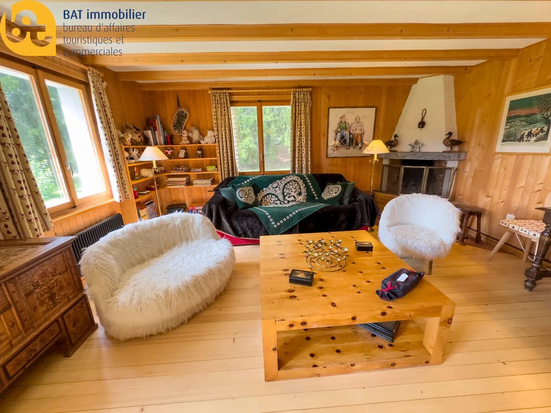 950 – Appartement  5 pièces – 2448CHF