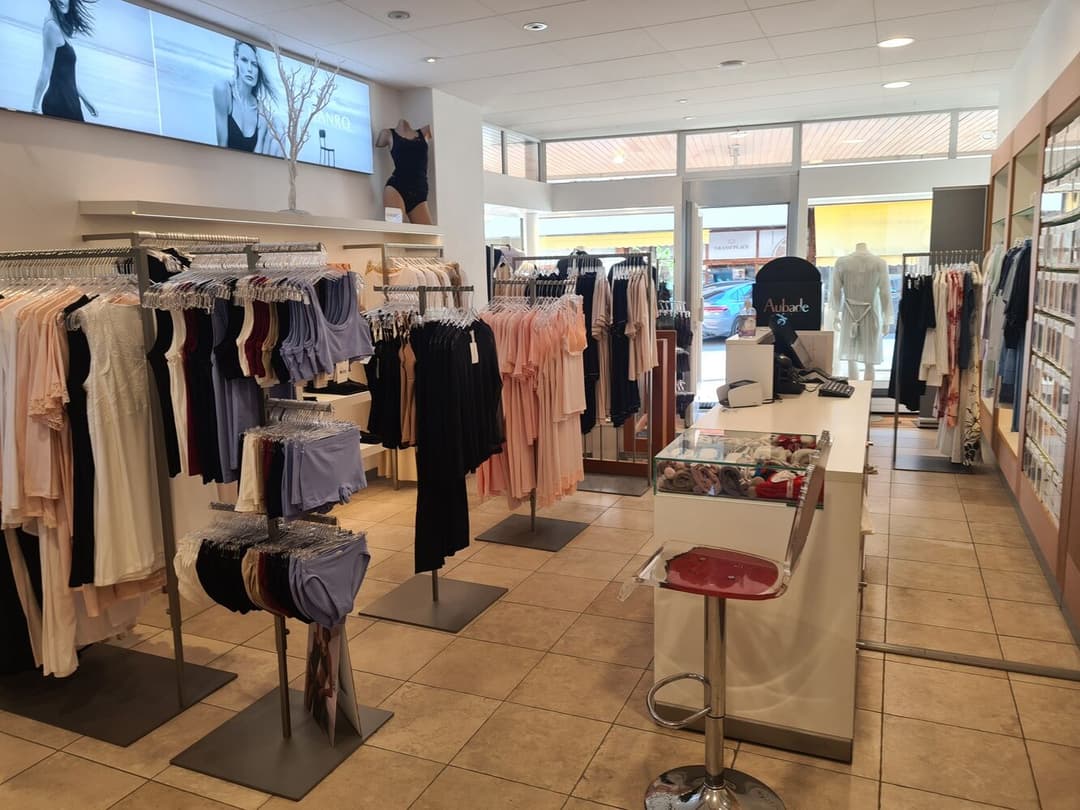 952 – Commerce – 3250CHF – 80m²