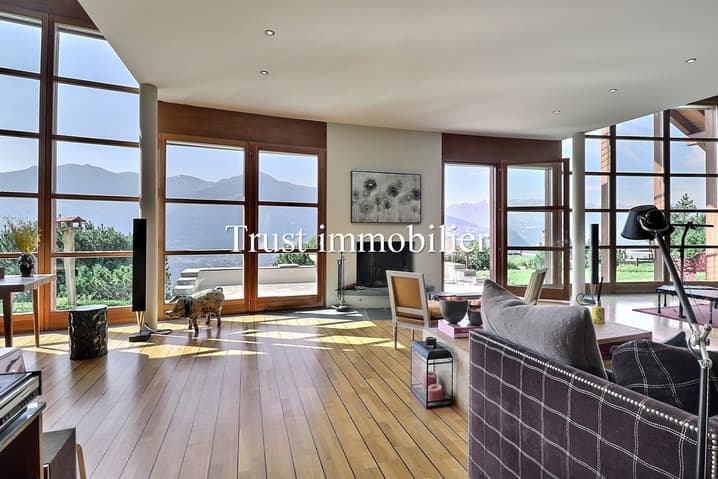 1027 – Maison 5,5 pièces – 10000CHF – 407m²