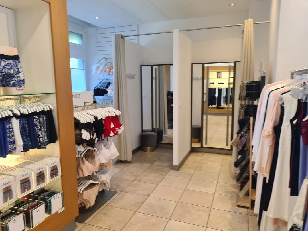 952 – Commerce – 3250CHF – 80m²