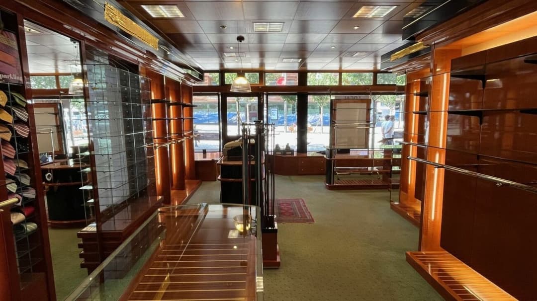 1238 – Commerce – 850000CHF – 102m²