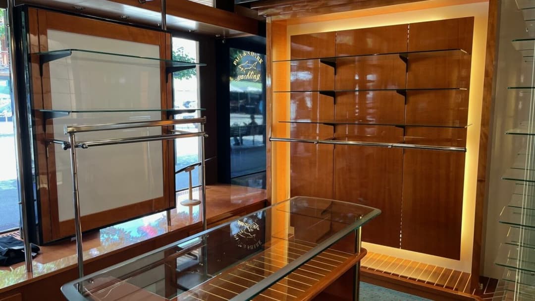 1238 – Commerce – 850000CHF – 102m²