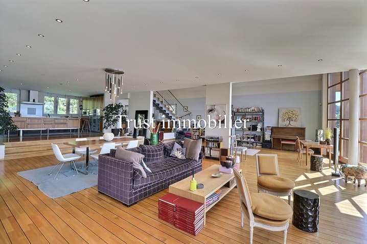 1027 – Maison 5,5 pièces – 10000CHF – 407m²