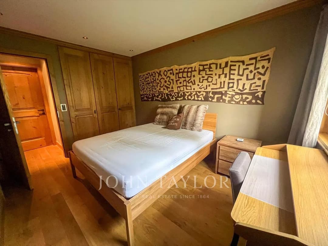 1037 – Appartement – 3pièces – 5700CHF – 142 m²