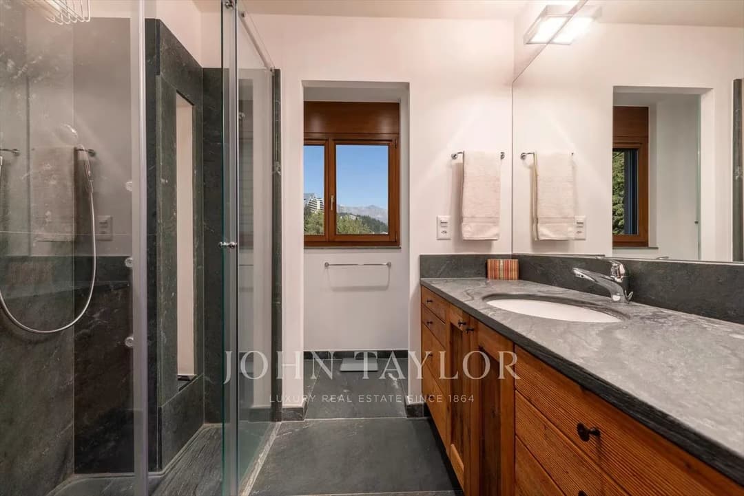 1143 – Appartement – 5.5pièces – 260 m²