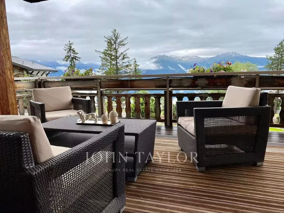 1037 – Appartement – 3pièces – 5700CHF – 142 m²