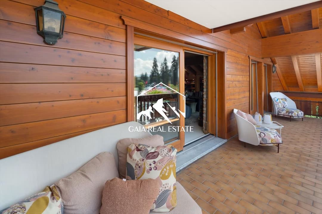 1100 – Appartement – 205 m²