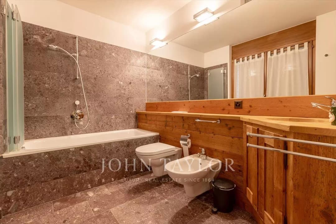 1143 – Appartement – 5.5pièces – 260 m²