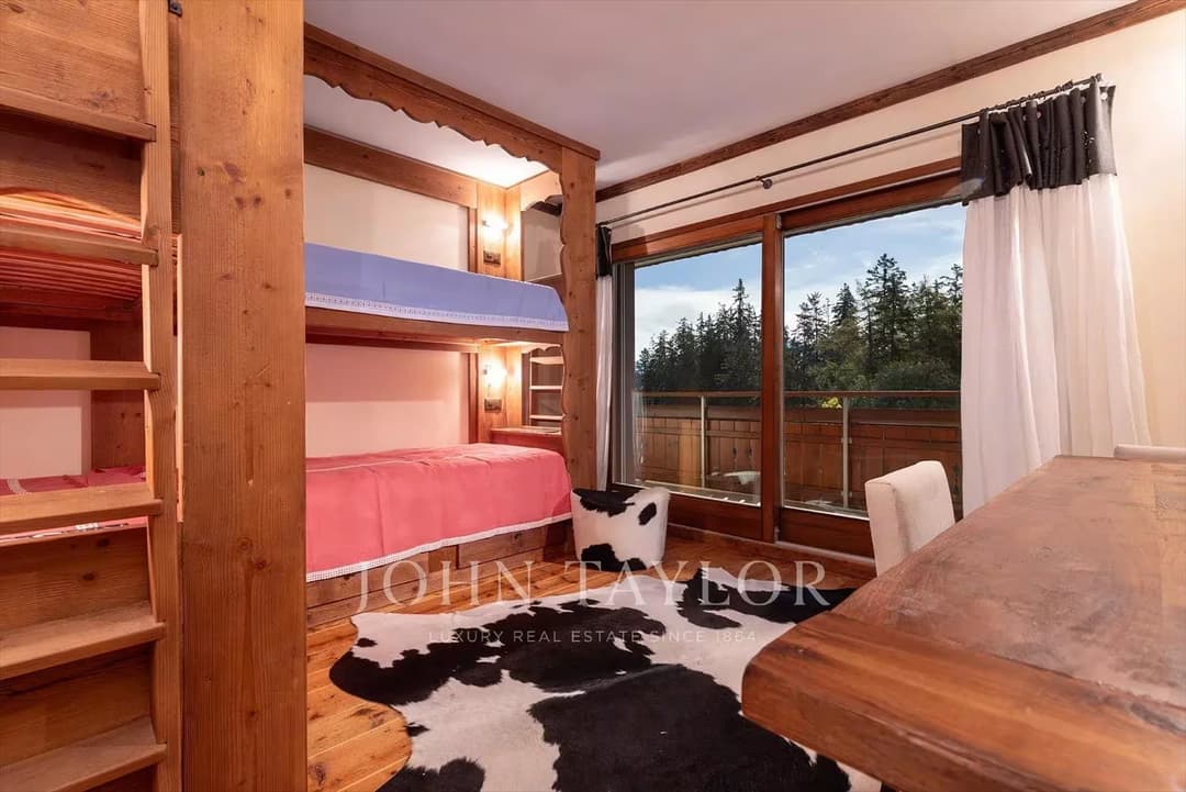 1143 – Appartement – 5.5pièces – 260 m²