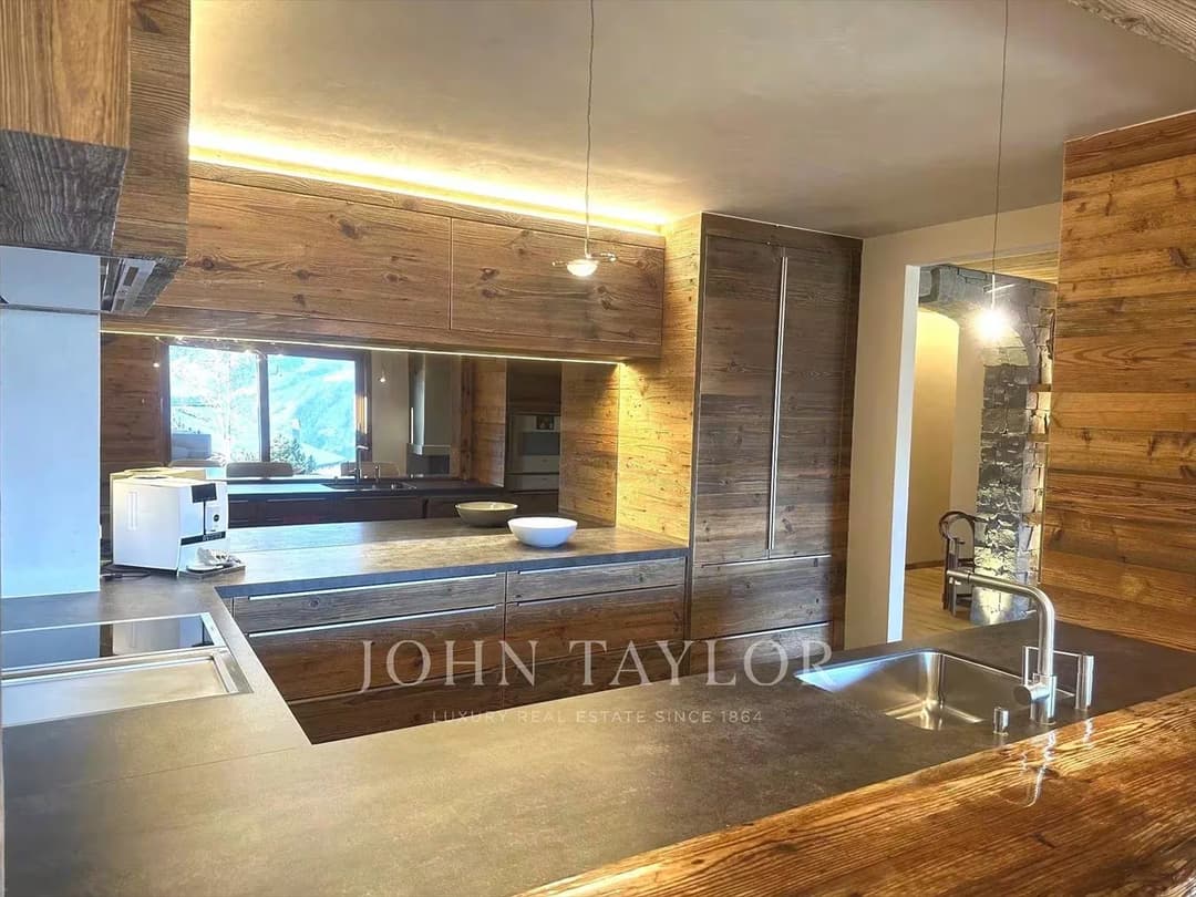 1257 – Appartement – 5.5pièces – 200 m²