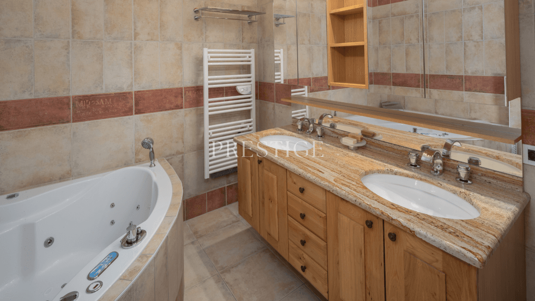 1717 – Appartement 5,5 pièces – 187m²