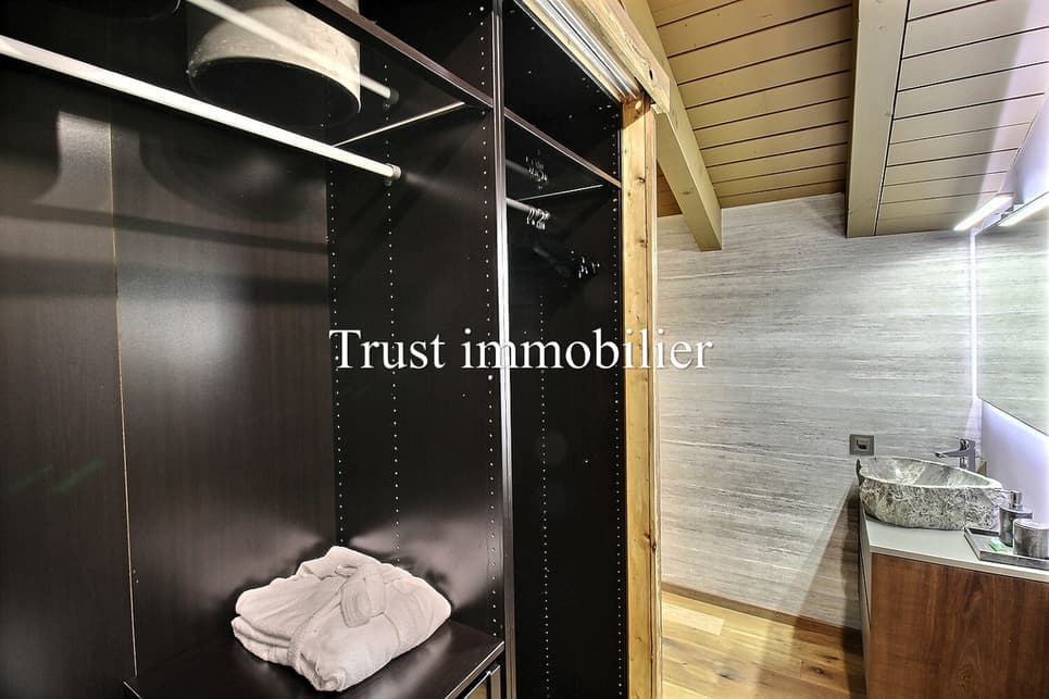 1392 – Appartement – 4.5pièces -15000 CHF  – 150m²