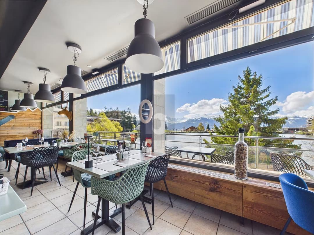 1443 – Commerce – 3700 CHF – 110 m²