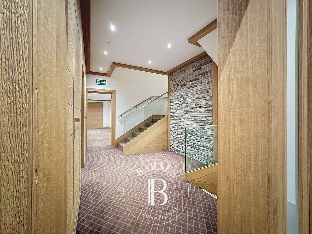 1822 – Appartement – 8.5pièces – 376 m²