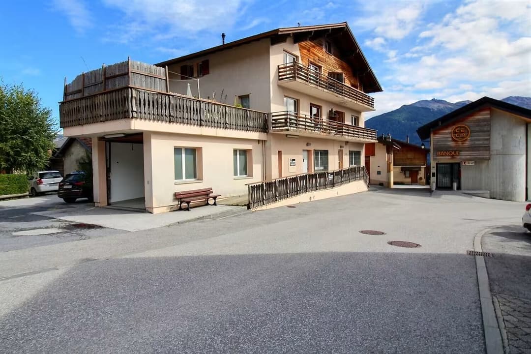 1472 – Commerce  – 4pièces – 2900 CHF – 191 m²