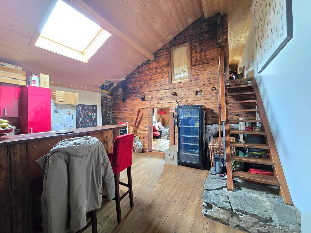 1974 – Appartement 4.5 pièces – 600000 CHF – 156 m²