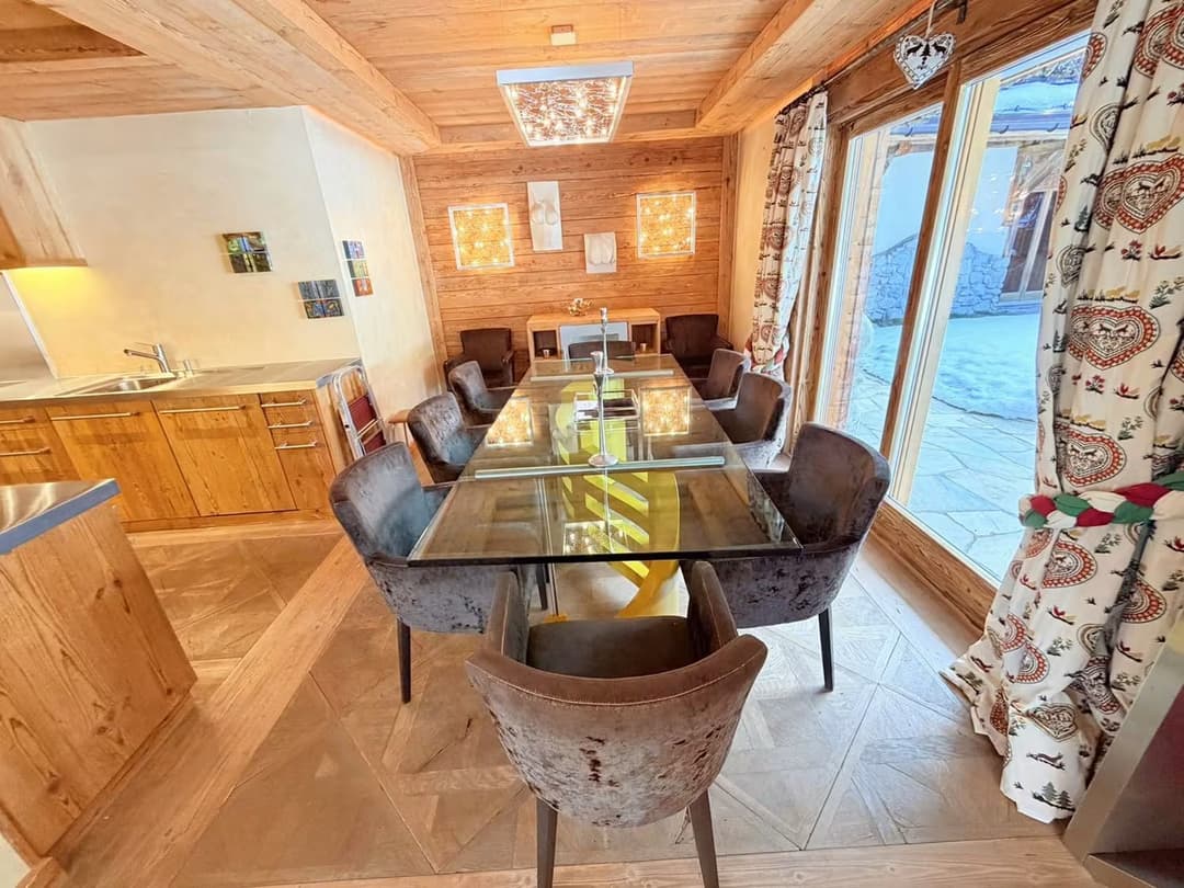 1558 – Appartement – 4pièces – 9000CHF – 192 m²