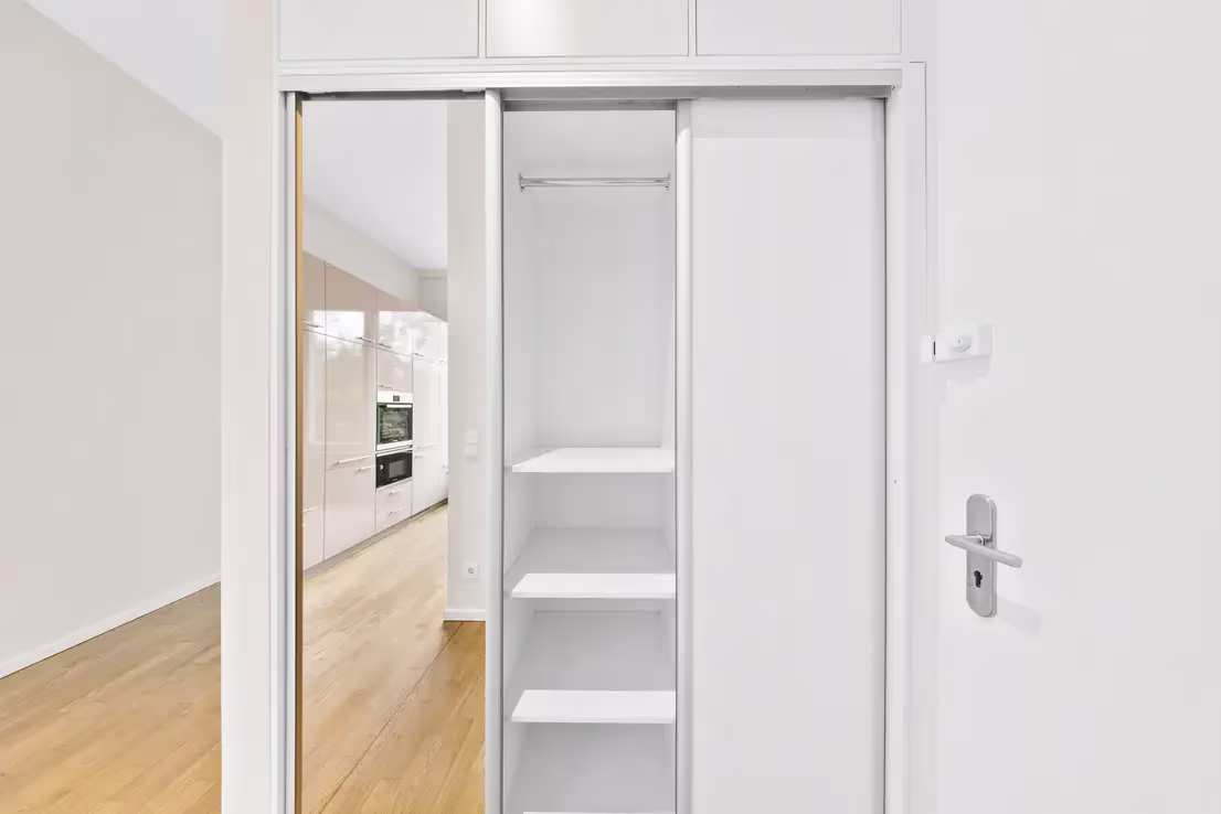 1596 – Appartement 4 pièces – 1300CHF – 117m²