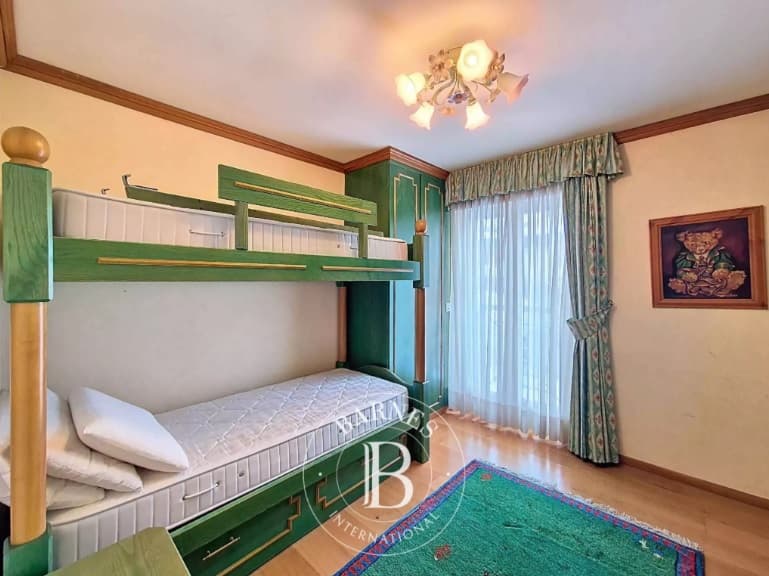 1996 – Appartement – 7.5pièces – 4950000CFH – 226 m²