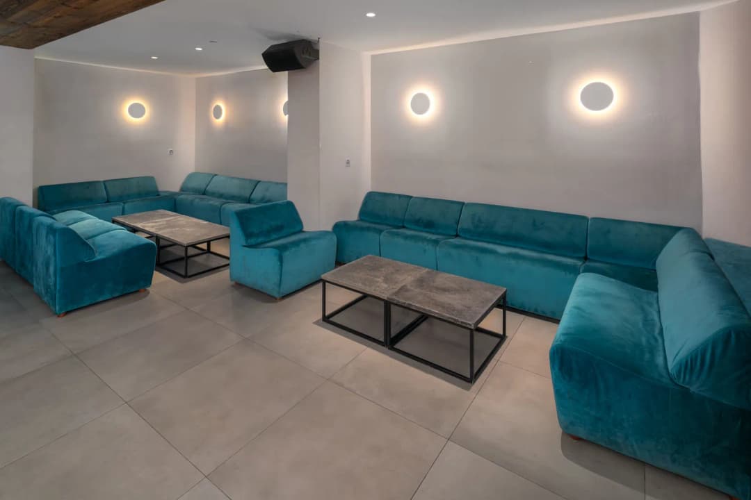 2020 – Commerce  4 pièces – 350000 CHF – 250 m²