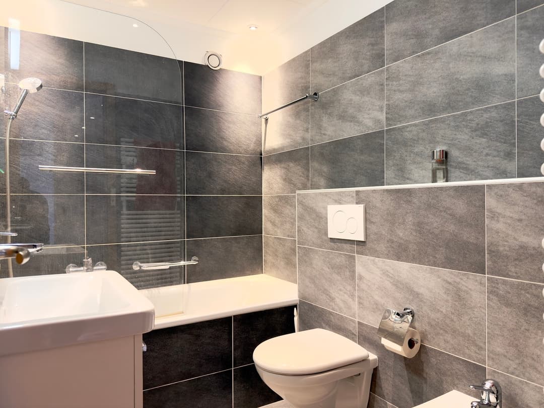 1711 – Appartement 4 pièces –  2450CHF – 114m²