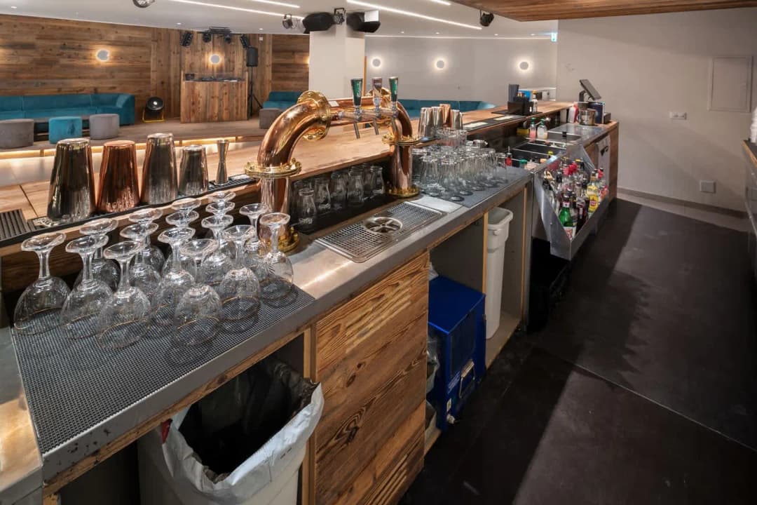 2020 – Commerce  4 pièces – 350000 CHF – 250 m²