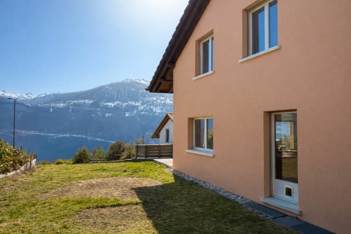 2046 – Maison 5.5 pièces – 895000 CHF – 255 m²