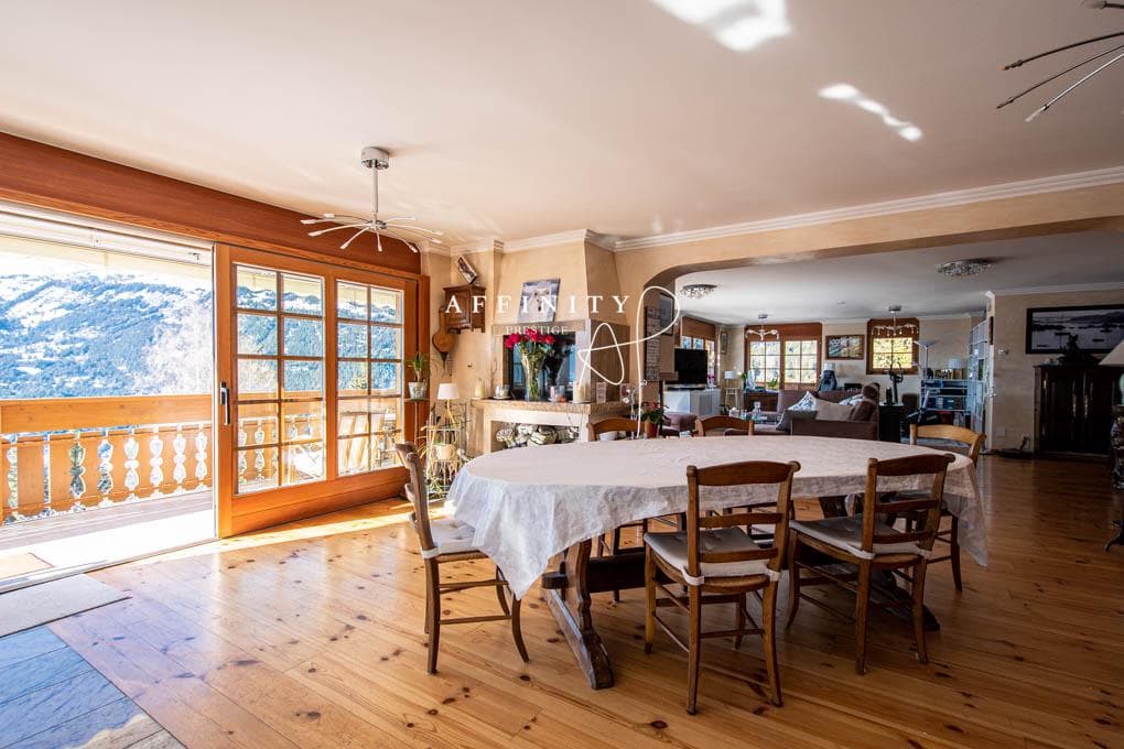 2218 – Appartement 8 pièces – 3200000CHF – 277m²