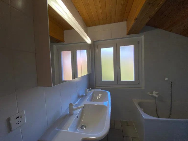 1819 – Appartement – 3pièces -2400CHF – 80 m²