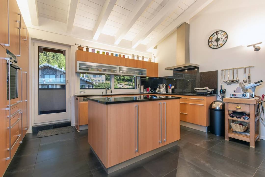 2145 – Appartement 5.5 pièces – 225 m²