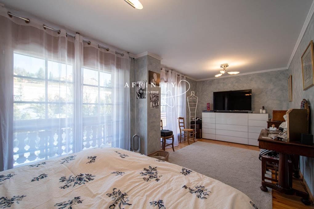 2218 – Appartement 8 pièces – 3200000CHF – 277m²