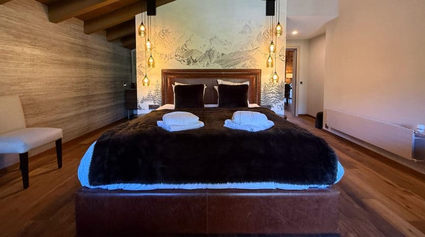 1836 – Appartement 4.5 pièces – 15000CHF – 150m²