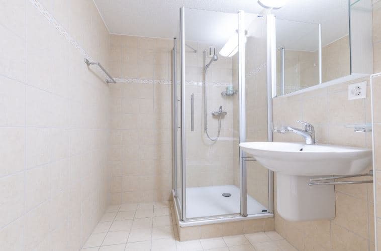 1883 – Appartement 4 pièces –  2450CHF