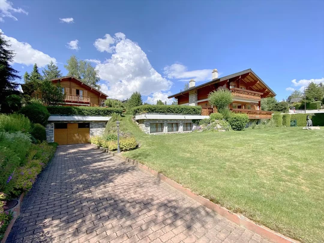 1525 – Maison  – 15 pièces – 796m²