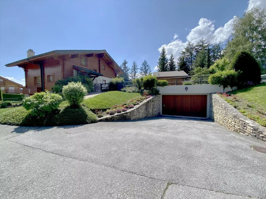 1525 – Maison  – 15 pièces – 796m²