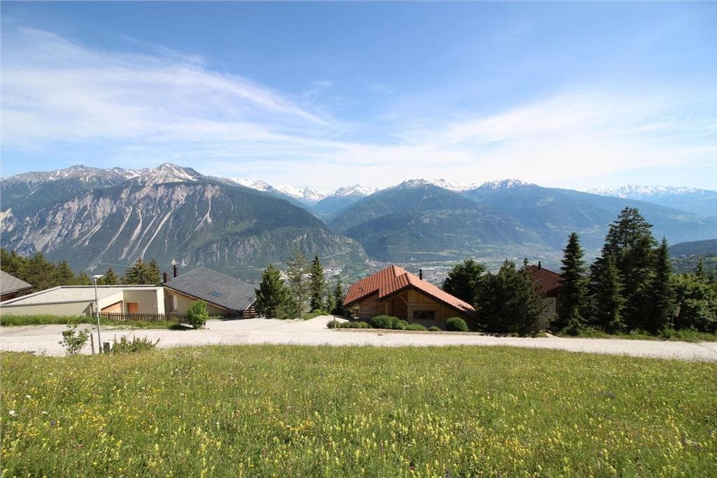 1590 – Terrain – 906 m²