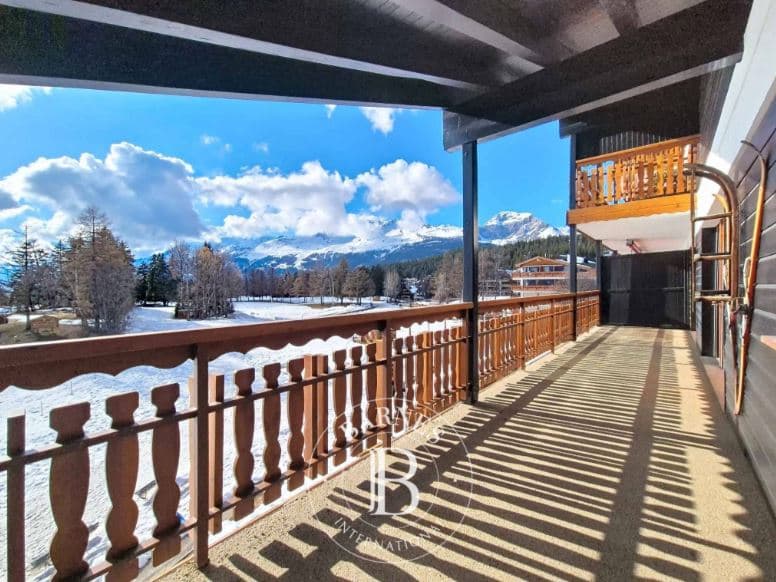 2087 – Appartement 4,5 pièces – 3800000 CHF – 165m²