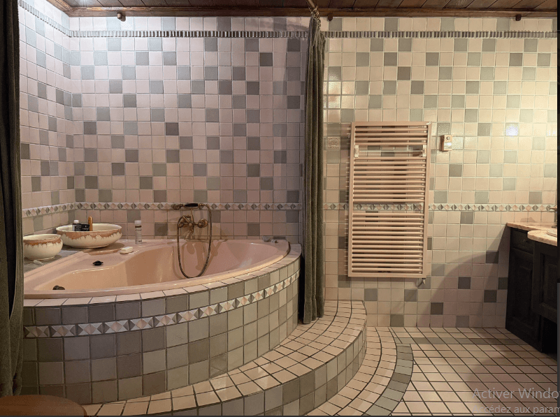 2721 – Appartement 4 pièces – 2450 CHF – 250 m²