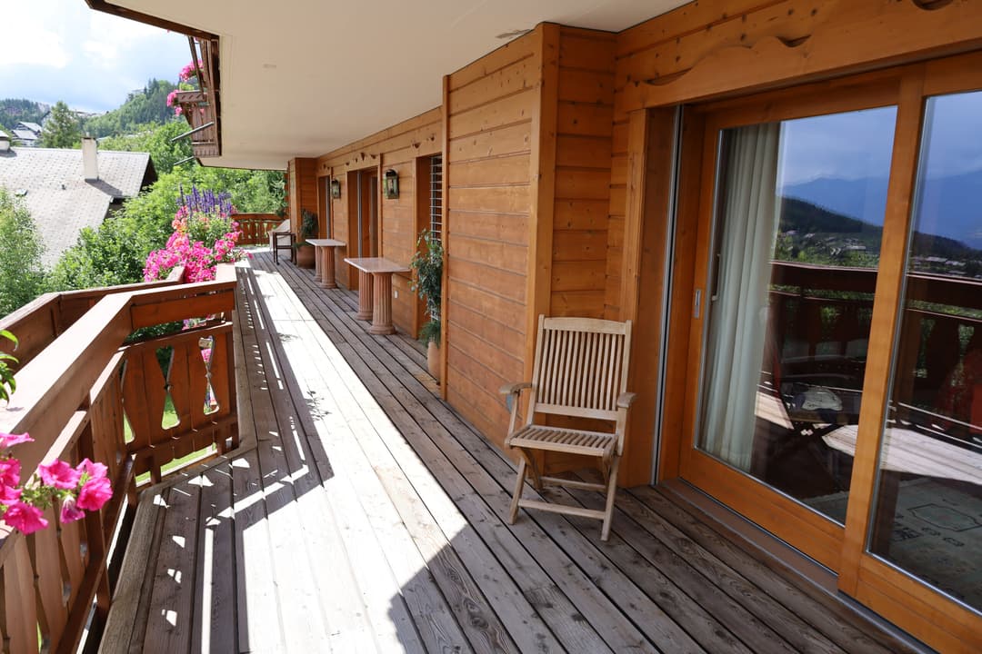 2304 – Appartement 7.5 pièces – 318m²